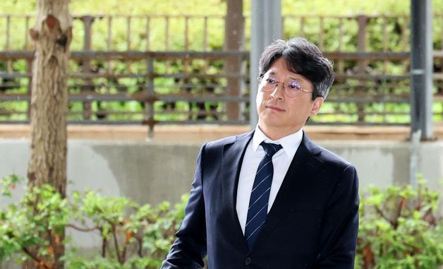 정부세종청사 출근하는 홍지선 국토부 장관 후보자