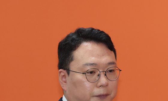 기자간담회 입장하는 천하람 권한대행