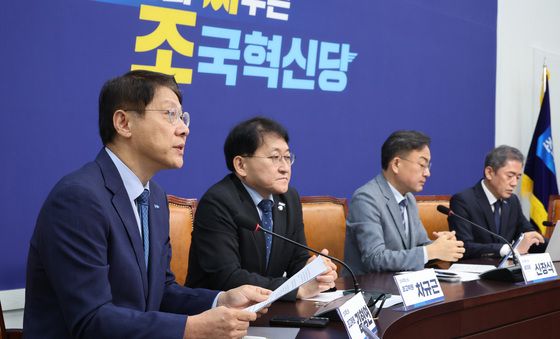최고위 발언하는 김형연 최고위원