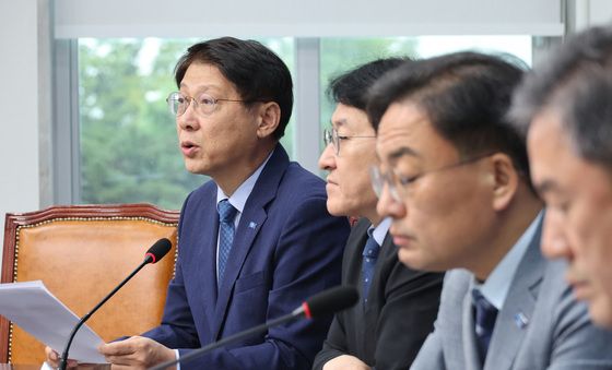 최고위원회 발언하는 김형연