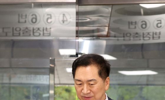 공판 출석하는 김기현 의원