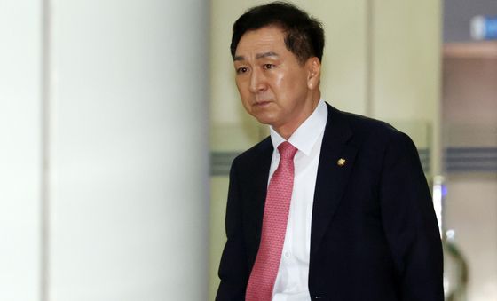 청탁금지법 위반 공판 출석하는 김기현 의원