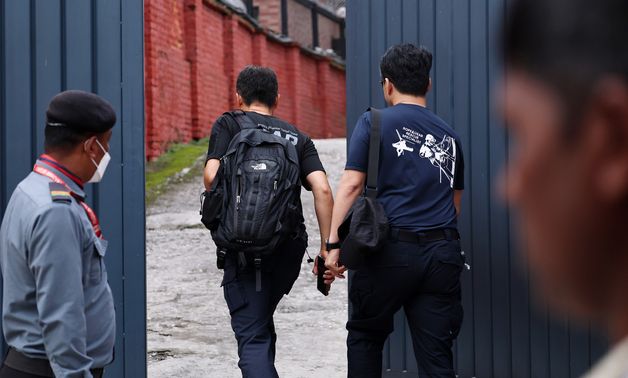 피해지역 이동 위해 주네팔 대사관 집결하는 신속대응팀