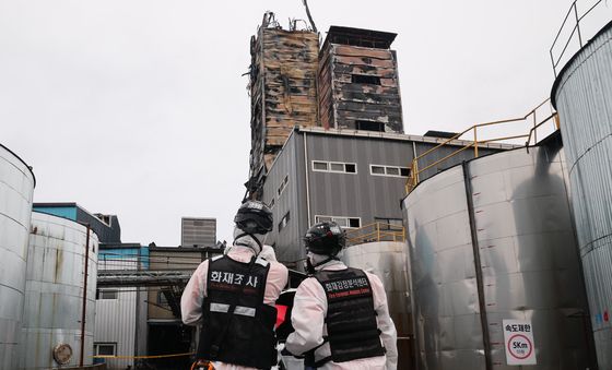 5명 인명피해 발생한 천안 공장 화재 합동 감식