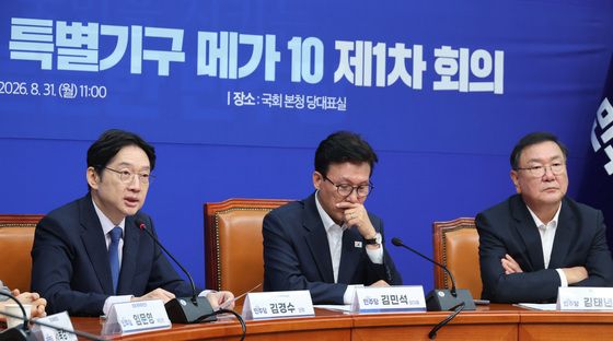 혁신 특별기구 회의 발언하는 김경수