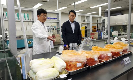 오세훈 시장, 중국산 김치 안전성검사 현장점검