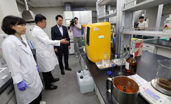오세훈 시장, 중국산 김치 안전성검사 현장점검