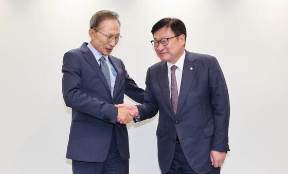 이명박 전 대통령 예방하는 정점식 원내대표