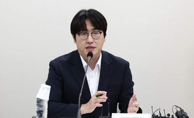 취재진 질의 답변하는 하정우 국가AI전략위 신임 상근부위원장