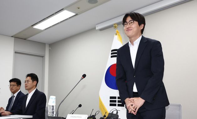 밝은 표정의 하정우 국가AI전략위 신임 상근부위원장
