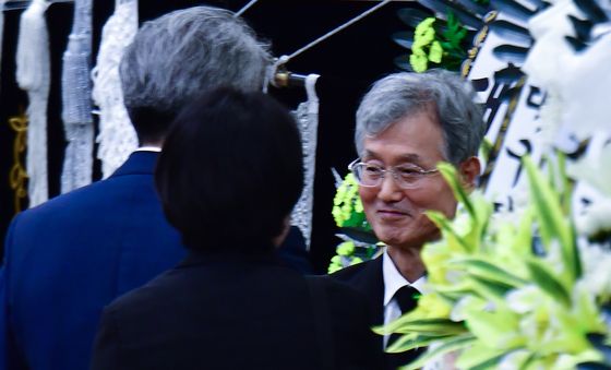 동료 법관 배웅하는 조희대 대법원장
