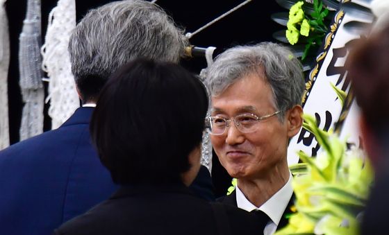 조희대 대법원장, 김상환 헌재소장 배웅