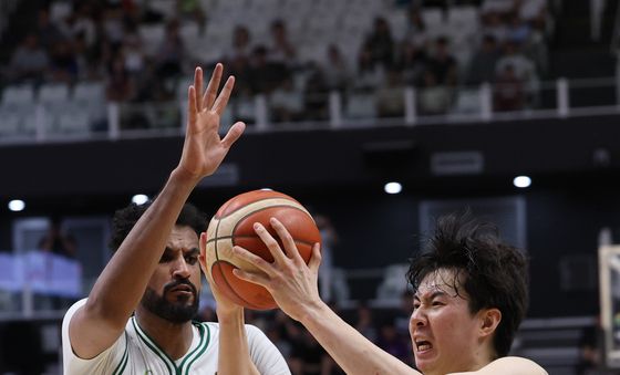 돌파하는 이현중