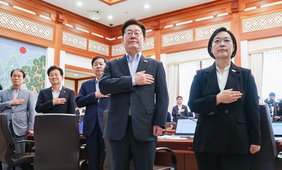 국민의례 하는 이재명 대통령