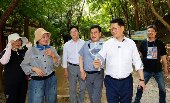 지지자들과 너릿재길 걷는 송영길