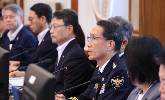 국무회의 발언하는 유재성 직무대행
