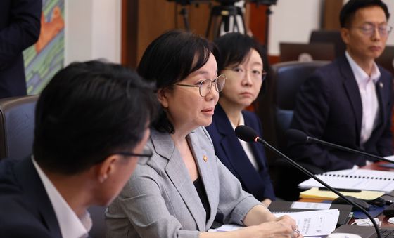 국무회의 발언하는 송경희 위원장