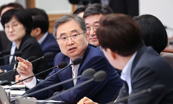 발언하는 조현 외교부 장관