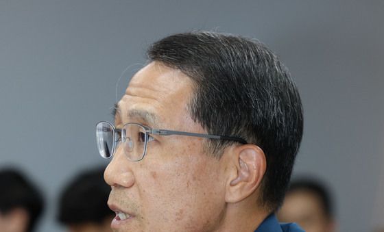 발언하는 유재성 경찰청장 직무대행