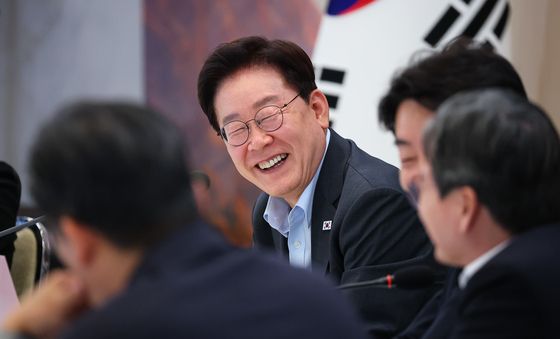 미소 짓는 이재명 대통령