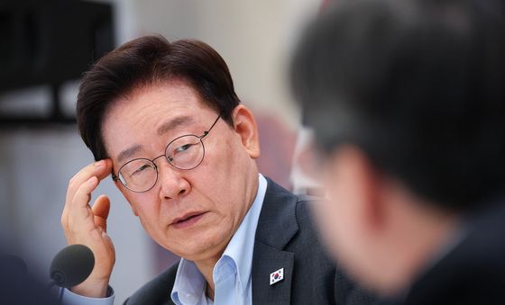 발언 듣는 이재명 대통령