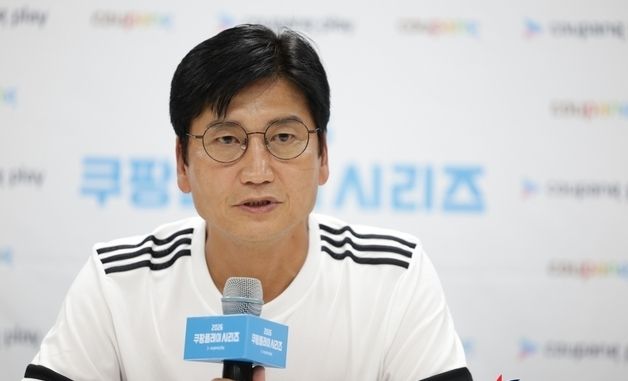 각오 밝히는 정정용 감독
