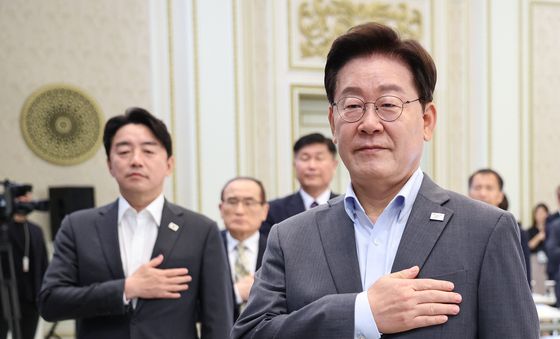 국민의례 하는 이재명 대통령