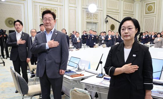 국민의례 하는 이재명 대통령