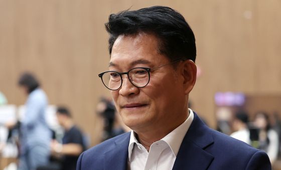 기자회견 위해 이동하는 송영길 후보