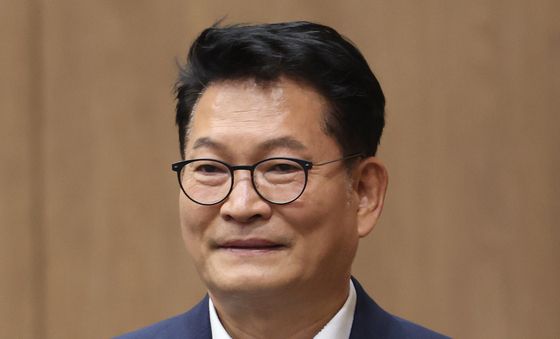 기자회견 위해 이동하는 송영길 후보