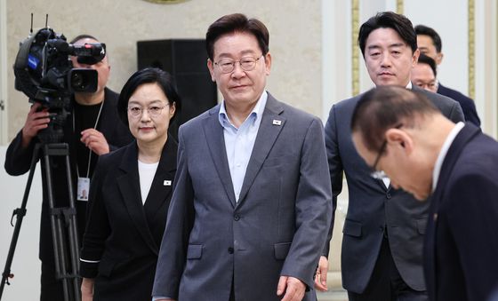 업무보고 입장하는 이재명 대통령