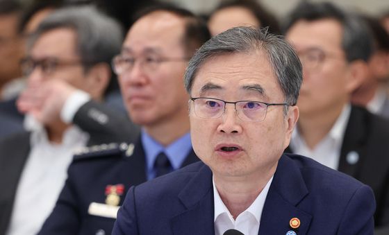 업무보고 하는 조현 장관