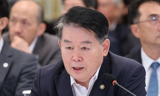 업무보고 하는 김경협 재외동포청장