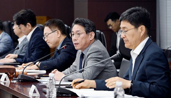 국제행사심사위원회 주재하는 조용범 차관