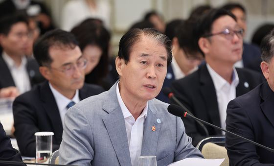 업무보고 하는 권오을 장관