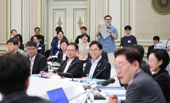 발언하는 국민참여단