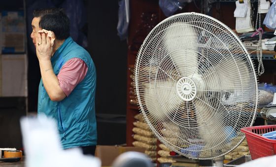 이어지는 폭염중대경보, 전통시장 매출 타격