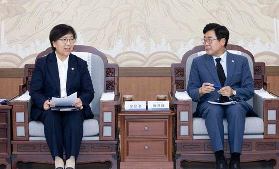통합돌봄 간담회 갖는 정은경 장관과 박찬대 시장