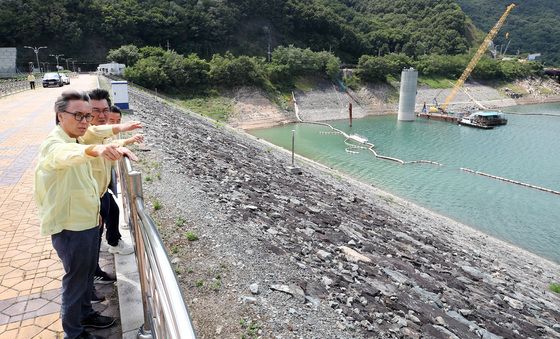 금한승 기후 1차관, '가뭄 심각' 운문댐 현장점검