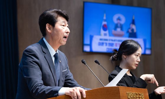 주가누르기 방지법 대표 발의 기자회견하는 이훈기 의원