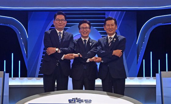 2차 TV토론 앞두고 손 맞잡은 송영길·김민석·정청래