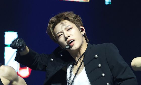 나우즈 진혁, 무대를 지배하는 자
