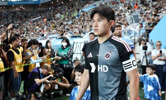 입장하는 팀 K리그 주장 이동경