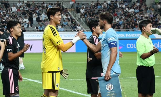 인사 나누는 팀K리그·멘체스터 시티