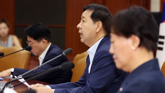 비상경제본부 희의 주재하는 구윤철 부총리