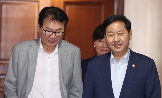 비상경제본부 희의 참석하는 구윤철 부총리