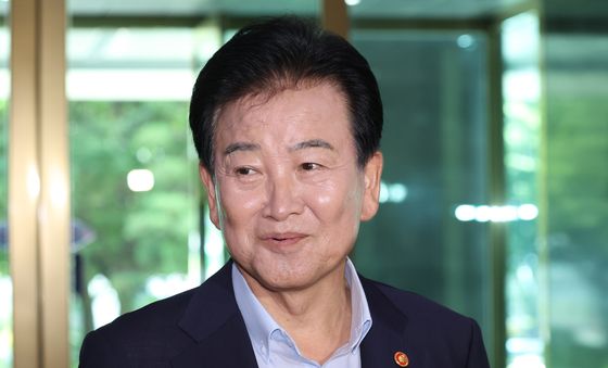 입장밝히는 정동영 장관