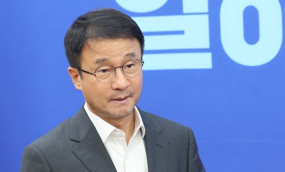 회의 참석하는 한명도 직무대행