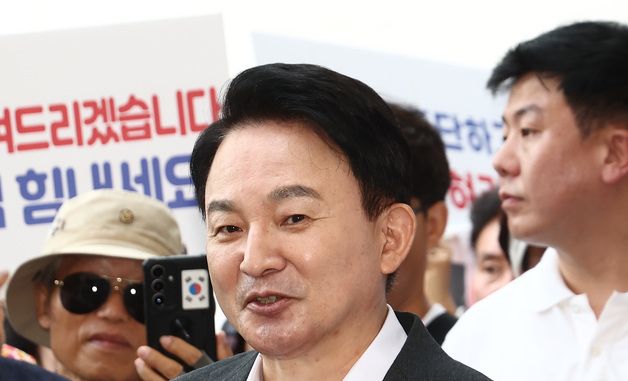 종합특검 2차 조사 출석하는 원희룡 전 장관