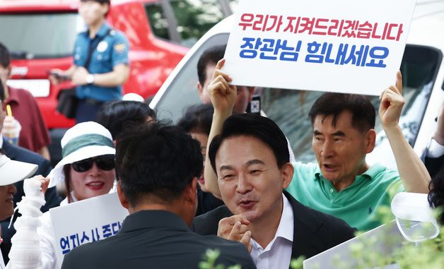 지지자 응원 속 특검 출석하는 원희룡 전 장관